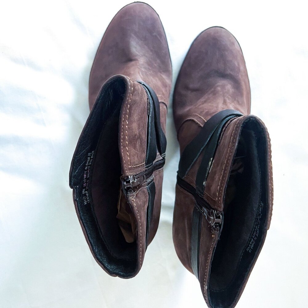 Clarks Artisan Brown Leather Ankle Boots Booties Buckle Strap Zip Up Chunky 10M - Picture 8 of 10